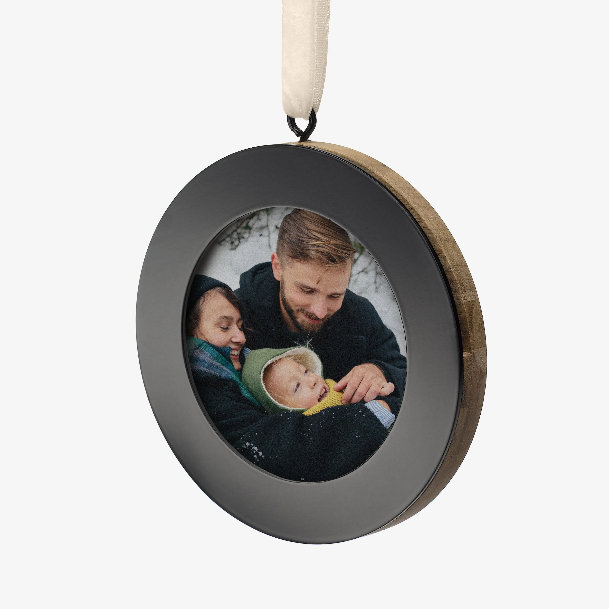 2024-photo-display-ornament-circle-black.webp